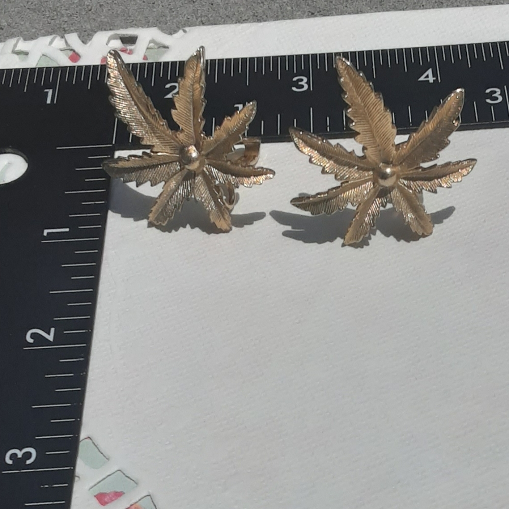 Vintage Sarah Coventry Earrings Leaf Motif